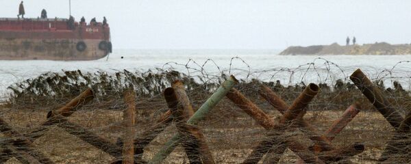 Guardas de fronteira ucranianos patrulhando o mar de Azov - Sputnik Brasil