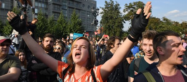 Russos protestando contra reforma de Previdência em Moscou - Sputnik Brasil