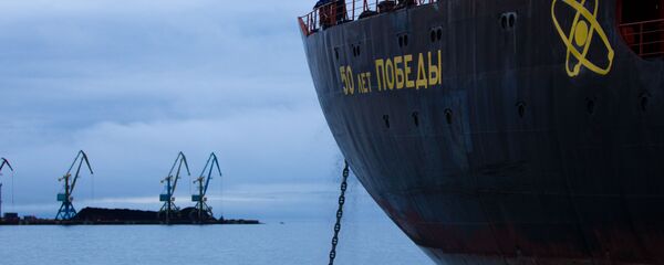 Guebra-gelo nuclear russo acompanhando petroleiro Baltika ao longo da Rota Marítima do Norte - Sputnik Brasil