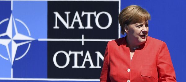 A chanceler da Alemanha, Angela Merkel, chega ao encontro da OTAN em Bruxelas. - Sputnik Brasil
