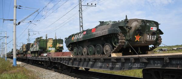 Trens com militares e equipamentos do exército da China que participarão nas manobras Vostok 2018 Trens com militares e equipamentos do exército da China que participarão nas manobras Vostok 2018 - Sputnik Brasil