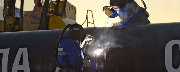 Soldagem duma costura no gasoduto Poder da Sibéria - Sputnik Brasil