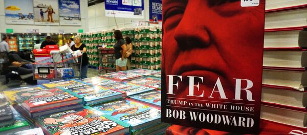 O último livro do veterano jornalista Bob Woodward, Medo: Trump na Casa Branca (tradução livre), à venda no lançamento em uma loja da Costco em Alhambra. - Sputnik Brasil