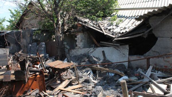 Prédio destruído por bombardeio em Donetsk - Sputnik Brasil