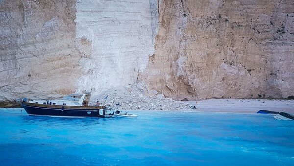 Vista da praia Navagio depois do desabamento de rochas na ilha de Zaquintos, Grécia, 13 de setembro de 2018 - Sputnik Brasil