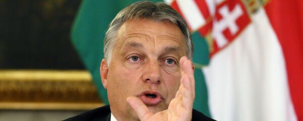 O primeiro-ministro húngaro, Viktor Orban, fala à mídia. - Sputnik Brasil