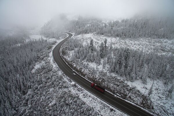 Neve no trilho de ferro de Buibinsk, no território de Krasnoyarsk, Rússia, em 12 de setembro de 2018 - Sputnik Brasil