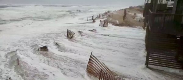 Furacão Florence atingindo o litoral da Carolina do Norte, povoado de Avon - Sputnik Brasil