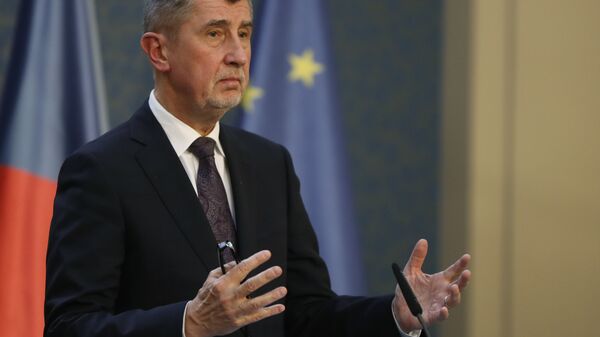 Czech Republic's Prime Minister Andrej Babis gestures during a press conference in Prague, Czech Republic, Monday, March 26, 2018. Babis said that the country is expelling three staffers from the Russian embassy as part of a coordinated European effort to the poisoning of a former Russian double agent and his daughter in Britain. (AP Photo/Petr David Josek) - Sputnik Brasil