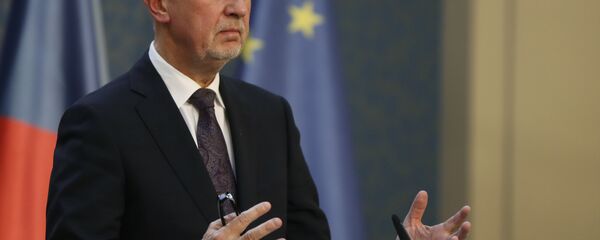 Czech Republic's Prime Minister Andrej Babis gestures during a press conference in Prague, Czech Republic, Monday, March 26, 2018. Babis said that the country is expelling three staffers from the Russian embassy as part of a coordinated European effort to the poisoning of a former Russian double agent and his daughter in Britain. (AP Photo/Petr David Josek) - Sputnik Brasil