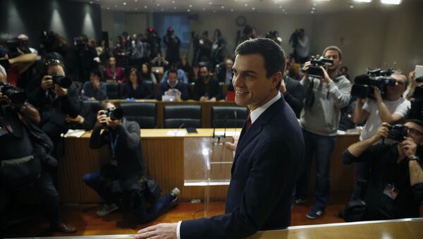 O líder do Partido Socialista da Espanha (PSOE), Pedro Sanchez, durante coletiva de imprensa no Parlamento em Madri, na Espanha. - Sputnik Brasil