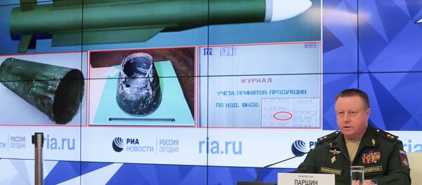 Nikolai Parshin, chefe da Direção Principal de Artilharia e Mísseis do Ministério da Defesa russo, durante o briefing do ministério sobre novas provas no caso MH17 - Sputnik Brasil