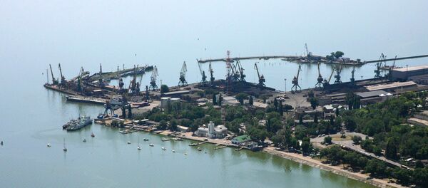 Um porto do mar de Azov - Sputnik Brasil