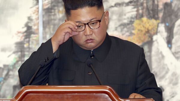 Presidente norte-coreano, Kim Jong-un, durante a assinatura de acordo conjunto com a Coreia do Sul, em Pyongyang (Coreia do Norte) - Sputnik Brasil