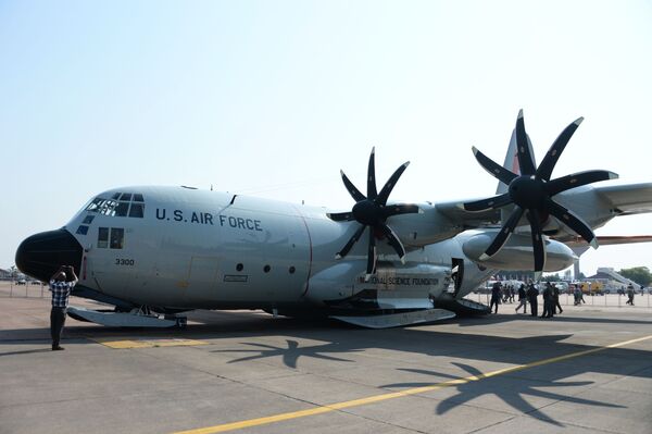 Avião de transporte aéreo,C-130 Hércules, da Força Aérea americana na Conferência Internacional de armamentos e equipamentos militares na base da Força Aérea africana em Pretória - Sputnik Brasil