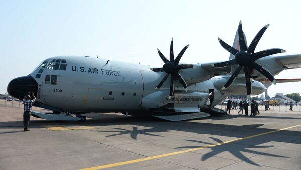 Avião de transporte aéreo,C-130 Hércules, da Força Aérea americana na Conferência Internacional de armamentos e equipamentos militares na base da Força Aérea africana em Pretória - Sputnik Brasil