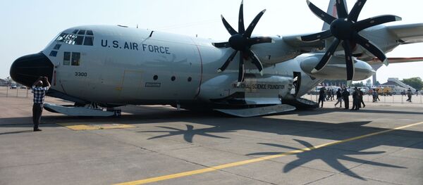 Avião de transporte aéreo,C-130 Hércules, da Força Aérea americana na Conferência Internacional de armamentos e equipamentos militares na base da Força Aérea africana em Pretória - Sputnik Brasil