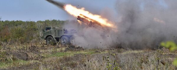 Lançador múltiplo de mísseis Uragan durante exercício da artilharia tática no campo de treinamento de Molkino, em Krasnodar - Sputnik Brasil