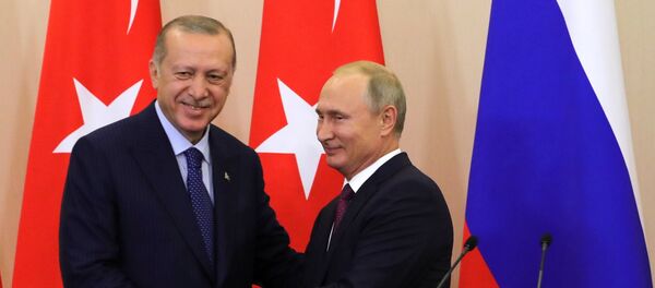 Presidente russo Vladimir Putin durante encontro com seu homólogo turco Recep Tayyip Erdogan em Sochi, 17 de setembro de 2018 - Sputnik Brasil