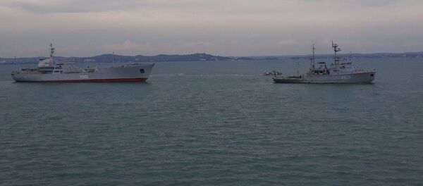 Navios da Marinha ucraniana passam pelo estreito de Kerch - Sputnik Brasil
