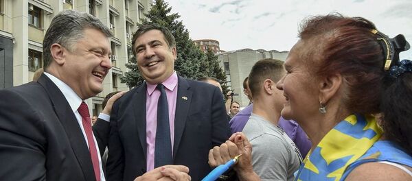 Presidente da Ucrânia, Pyotr Poroshenko, e novo governador da região de Odessa, o georgiano Mikheil Saakashvili - Sputnik Brasil
