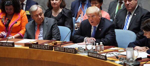 UN General Secretary Antonio Guterres listens as US President Donald Trump (C) opens the UN Security Council meeting on September 26, 2018 in New York on the sidelines of the UN General Assembly - Sputnik Brasil
