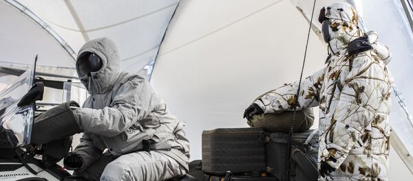 Conjunto de traje do Ártico desenvolvido pelo consórcio russo Kalashnikov Conjunto de traje do Ártico desenvolvido pelo consórcio russo Kalashnikov - Sputnik Brasil