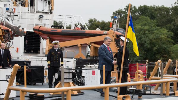 O presidente da Ucrânia, Pyotr Poroshenko, na cerimônia de entrega a Kiev de duas lanchas dos EUA em Baltimore - Sputnik Brasil