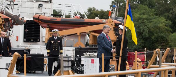 O presidente da Ucrânia, Pyotr Poroshenko, na cerimônia de entrega a Kiev de duas lanchas dos EUA em Baltimore - Sputnik Brasil