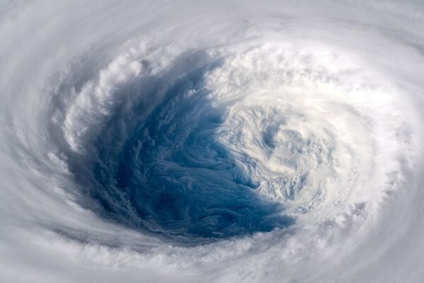 O super tufão Trami visto em 25 de setembro desde a Estação Espacial Internacional, dirigindo-se para o Japão - Sputnik Brasil