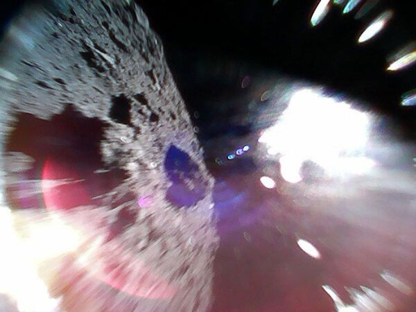 Asteroide 162173 Ryugu capturado em movimento pela sonda japonesa Rover-1A - Sputnik Brasil
