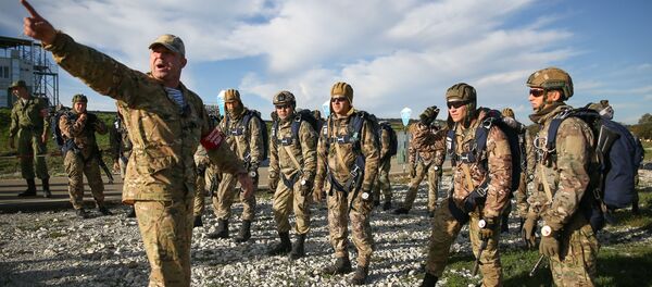 Militares da Divisão das Tropas Aerotransportadas russas e  Forças de Operações Especiais bielorrussas participam de exercícios militares conjunto - Sputnik Brasil