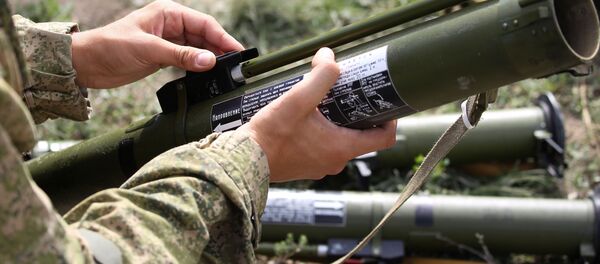 Militares com lança-granadas (foto de arquivo) - Sputnik Brasil