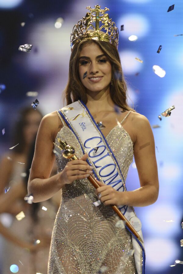 Vencedora do concurso Miss Colômbia 2018, Valéria Morales, posa para foto com sua coroa na cidade colombiana de Medellín - Sputnik Brasil