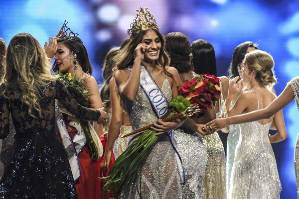 Valéria Morales, vencedora do concurso Miss Colômbia em Medellín, emociona-se depois de ser coroada, em 30 de setembro de 2018 - Sputnik Brasil