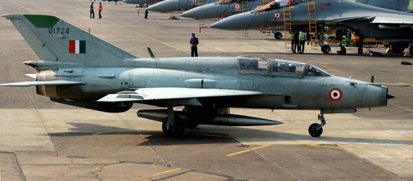Caça MiG-21 da Força Aérea da Índia na base aérea de Kalaikunda (foto de arquivo) Caça MiG-21 da Força Aérea da Índia na base aérea de Kalaikunda (foto de arquivo) - Sputnik Brasil