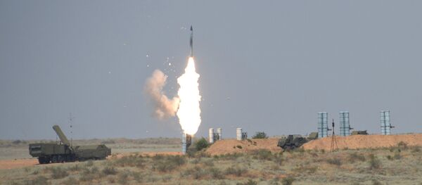 S-300 anti-aircraft missile system during the Keys to the Sky international competition held as part of the International Army Games - 2016 at the Ashuluk training ground - Sputnik Brasil