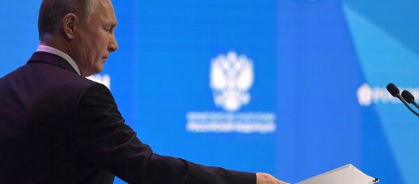 Presidente russo Vladimir Putin discursa durante a Semana Energética Russa, em Moscou, em 3 de outubro de 2018 - Sputnik Brasil