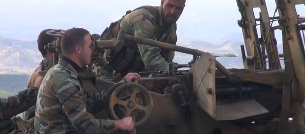 Exército sírio combate terroristas em Latakia - Sputnik Brasil