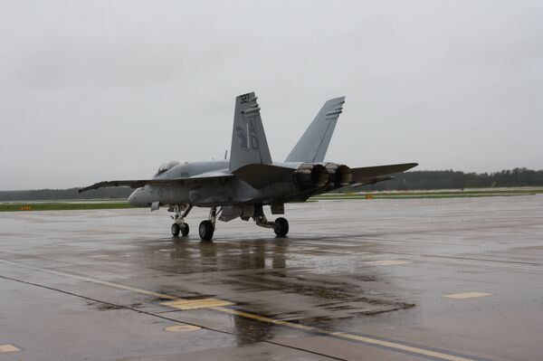 Treinamento é interrompido após 2 caças do Blue Angels se tocarem em voo - Sputnik Brasil