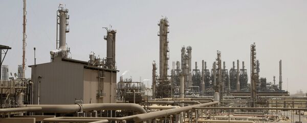Refinaria de petróleo na Arábia Saudita Refinaria de petróleo na Arábia Saudita - Sputnik Brasil