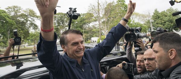 Candidato à presidência do Brasil, Jair Bolsonaro (PSL), chega para votrar no Rio de Janeiro, em 7 de outubro de 2018 - Sputnik Brasil