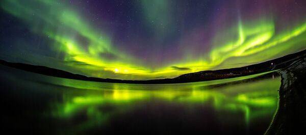 Aurora Boreal nas proximidades do rio Ura, na região de Murmansk, na Rússia - Sputnik Brasil