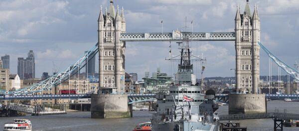 Vista da torre e ponte sobre o rio Tamisa em Londres (imagem de arquivo) Vista da torre e ponte sobre o rio Tamisa em Londres (imagem de arquivo) - Sputnik Brasil