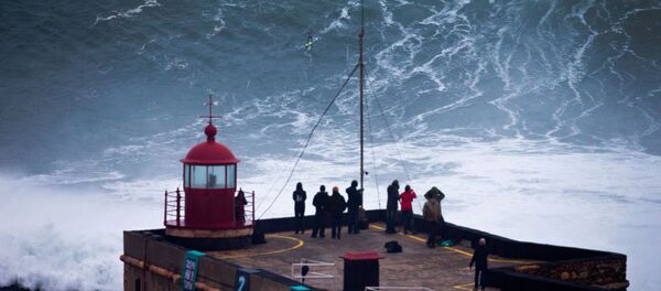 Surfista na Praia do Norte Surfista na Praia do Norte - Sputnik Brasil