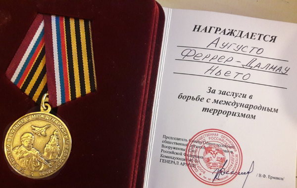 A medalha do Exército russo como reconhecimento pela luta contra o terrorismo internacional. O quadro de Ferrer-Dalmau será um apelo contra este e a favor da paz - Sputnik Brasil