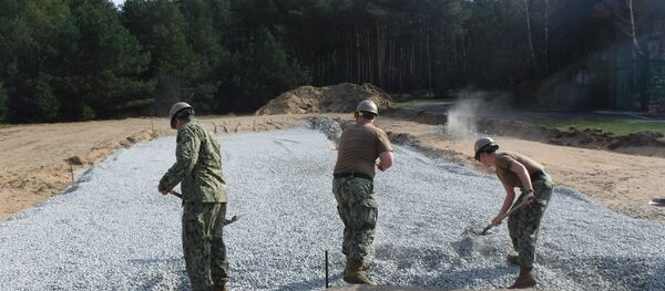 Soldados americanos trabalhando na construção da nova base na Polônia - Sputnik Brasil