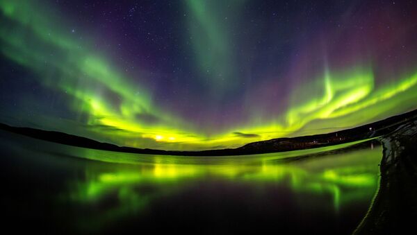 Aurora boreal nos arredores do rio Ura, na região russa de Murmansk (imagem referencial) - Sputnik Brasil