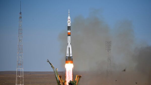 Lançamento do Soyuz-FG do cosmódromo de Baikonur, Cazaquistão, em 11 de outubro de 2018 - Sputnik Brasil