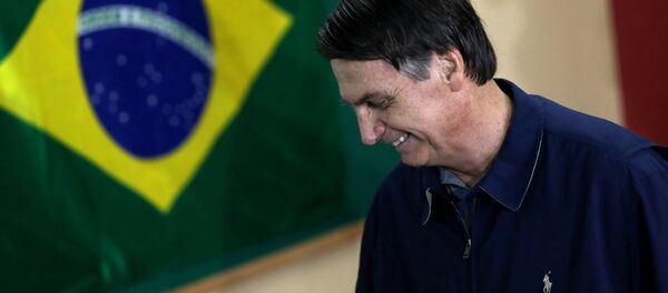 Jair Bolsonaro, candidato à Presidência do Brasil, ao votar no primeiro turno das eleições, em 7 de outubro de 2018 - Sputnik Brasil
